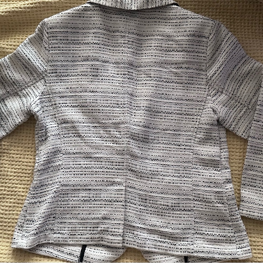 CAbi White and Black Textured Single-Button Blazer - Picture 5 of 6